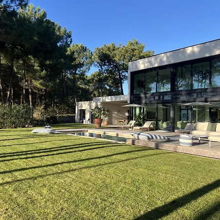 Palmgreen Avec Piscine, Face à La *