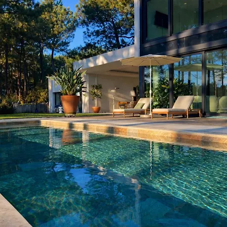 Palmgreen Avec Piscine, Face à La *