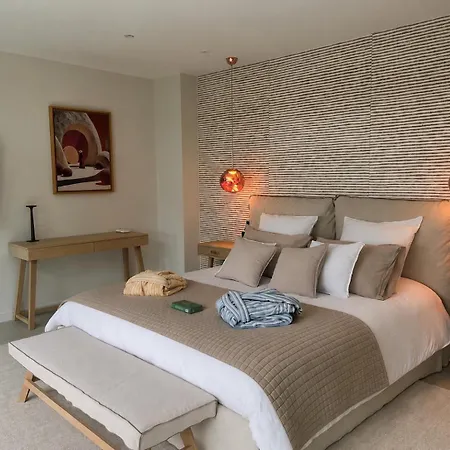 Palmgreen Avec Piscine, Face à La Villa